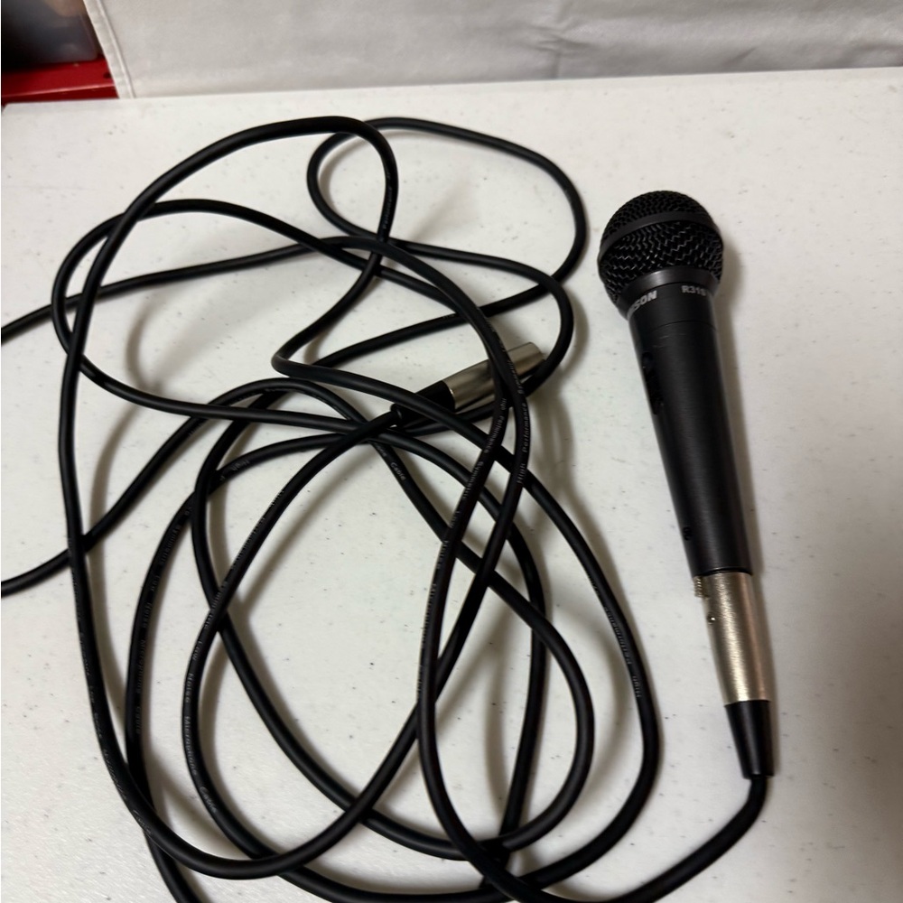 Samson R31S microphone. Like new condition with cord. - Picture 4 of 4